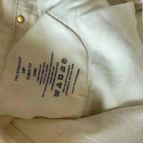 NWOT The Straight Curvy Fit Ann Taylor Jeans Size 16P - Picture 6 of 6